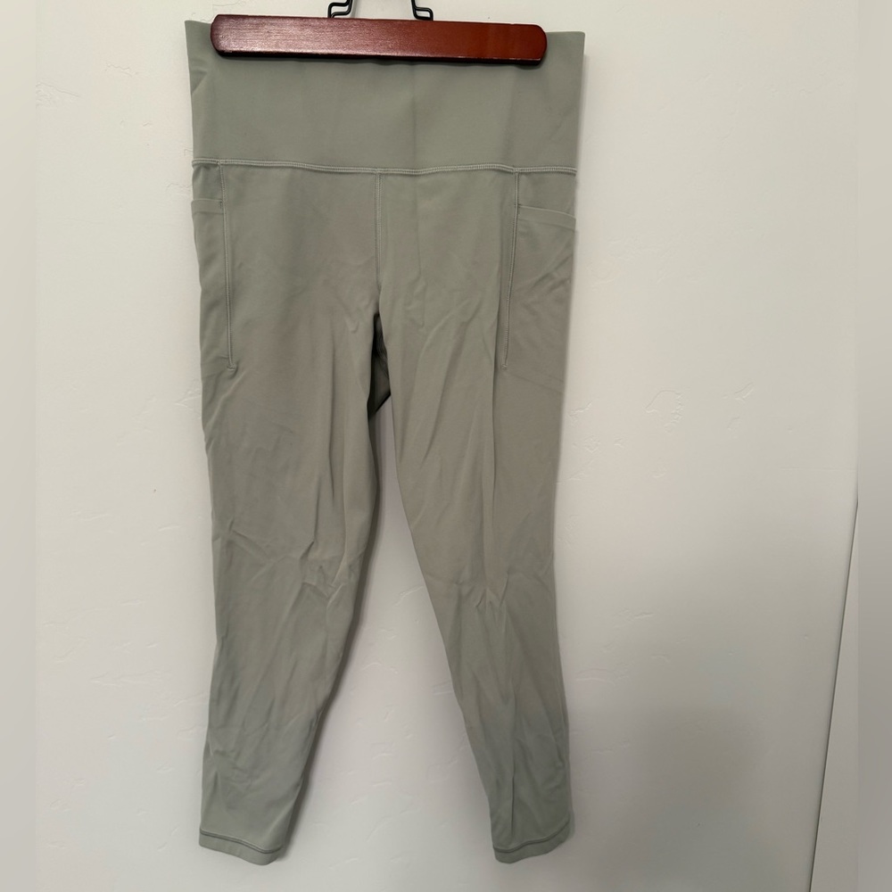Athleta Salutation Stash High Rise 7/8 Legging Light Sage Size M